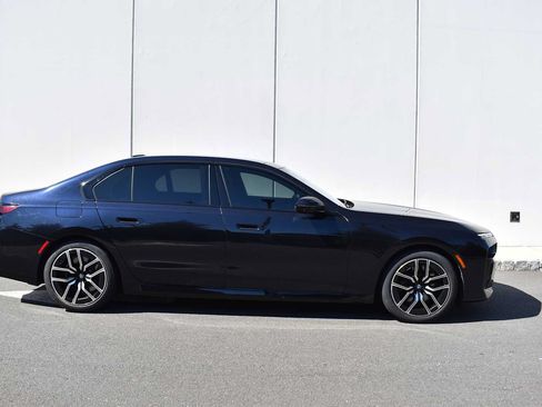 Used 2024 BMW 740i xDrive AWD/4WD image 4