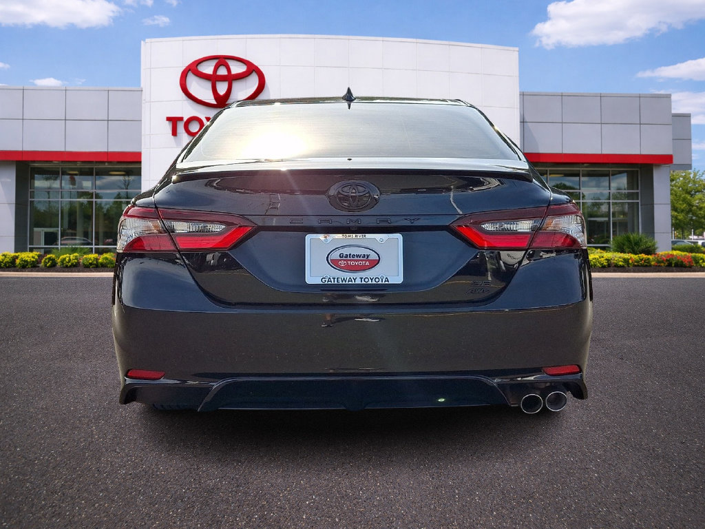 Used 2024 Toyota Camry SE AWD/4WD image 5