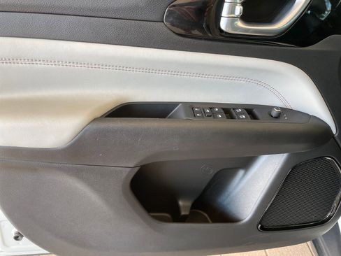 Used 2025 Jeep Compass Limited image 20