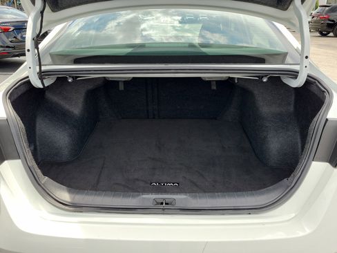 Used 2025 Nissan Altima 2.5 SV FWD image 10