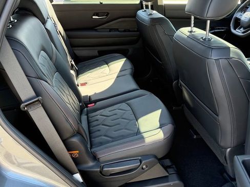 New 2026 Nissan Pathfinder Platinum FWD image 26