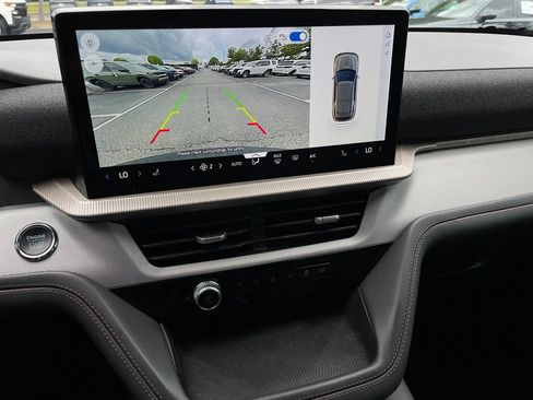 Used 2025 Ford Explorer Active RWD image 18