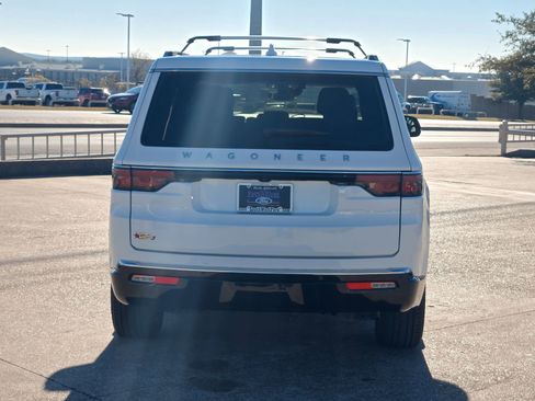 Used 2023 Jeep Wagoneer 2WD w/ Premium Group I image 4