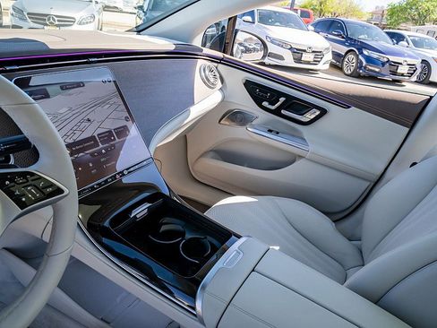 Used 2023 Mercedes-Benz EQE 500 4MATIC Sedan image 15