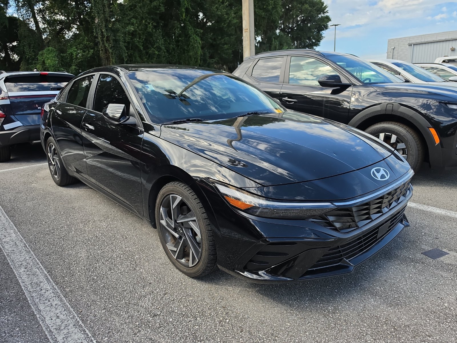 Used 2024 Hyundai Elantra Limited FWD image 1