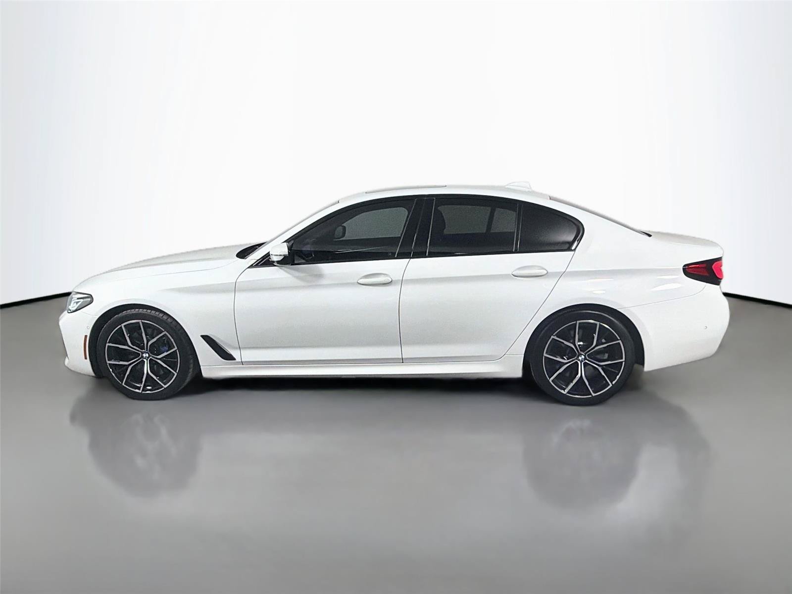 Used 2023 BMW 530i w/ M Sport Package RWD image 8