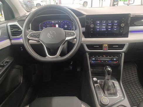 Used 2025 Volkswagen Taos SEL image 10