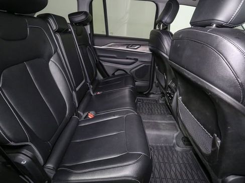 Used 2023 Jeep Grand Cherokee Limited w/ Black Appearance Package AWD/4WD image 20