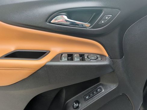 Used 2018 Chevrolet Equinox Premier image 10