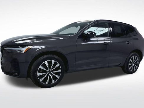 Used 2023 Volvo XC60 B5 Plus w/ Climate Package image 4