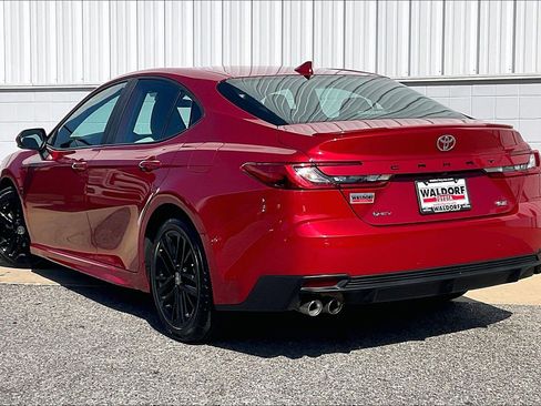 Used 2025 Toyota Camry SE FWD image 15