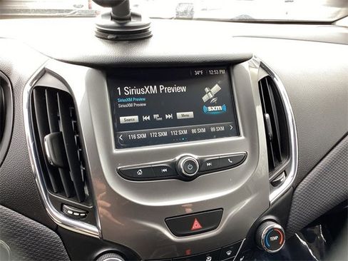 Used 2018 Chevrolet Cruze LT w/ Convenience Package image 25