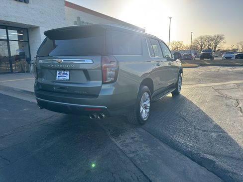 Used 2023 Chevrolet Suburban Premier image 7