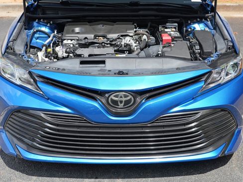 Used 2019 Toyota Camry LE FWD image 7