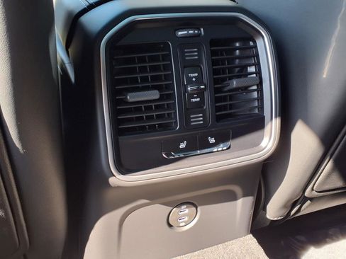 Used 2025 Porsche Macan image 22