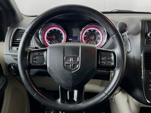 Used 2016 Dodge Grand Caravan SE image 11