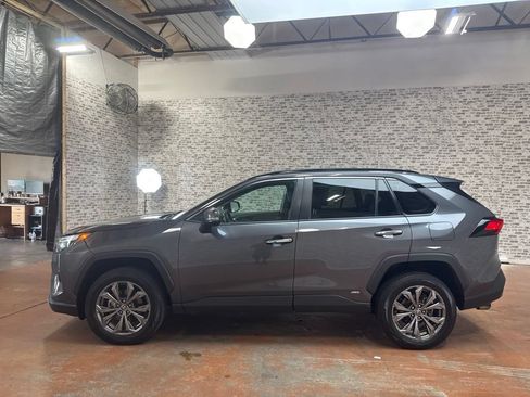 Used 2022 Toyota RAV4 Limited AWD/4WD image 4
