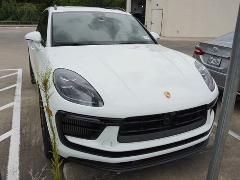 Used 2022 Porsche Macan S AWD/4WD image 2
