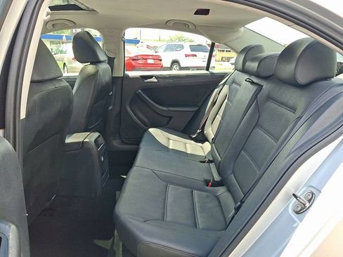 Used 2012 Volkswagen Jetta SE FWD image 11