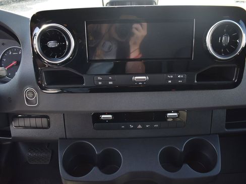 New 2025 Mercedes-Benz Sprinter 2500 image 12