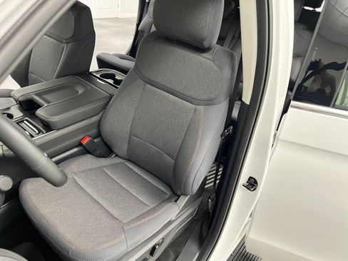 Used 2025 Ford Expedition Active RWD image 11