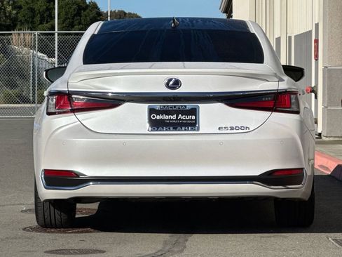 Used 2022 Lexus ES 300h w/ Premium Package FWD image 5