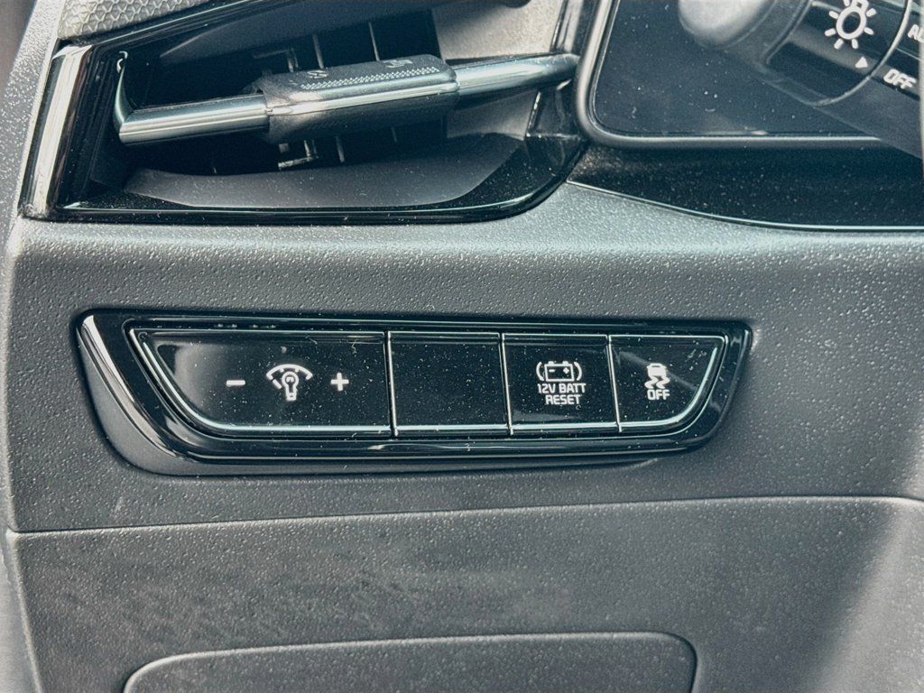 Certified 2023 Kia Niro EX FWD image 13