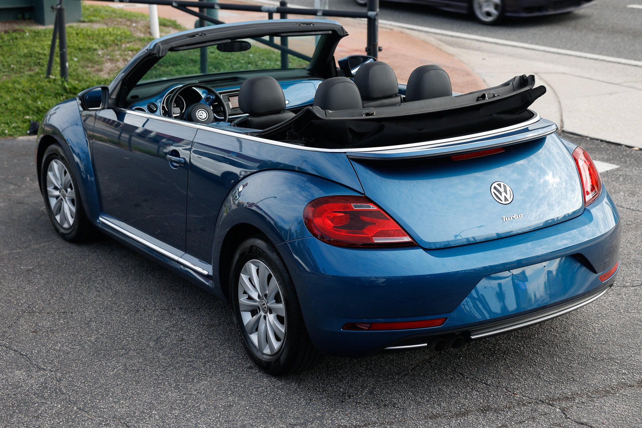 Used 2019 Volkswagen Beetle 2.0T S FWD image 8