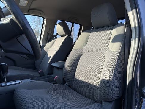 Used 2021 Nissan Frontier SV w/ Midnight Edition Floor Mats image 25