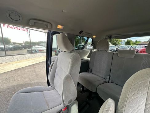 Used 2017 Toyota Sienna LE image 16