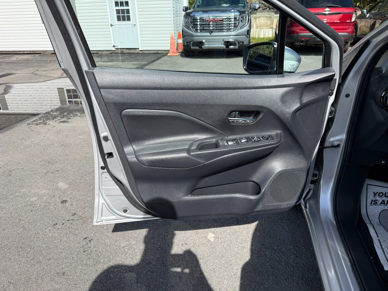 Used 2025 Nissan Versa SV FWD image 15