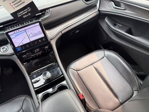 Used 2023 Jeep Grand Cherokee Limited AWD/4WD image 22