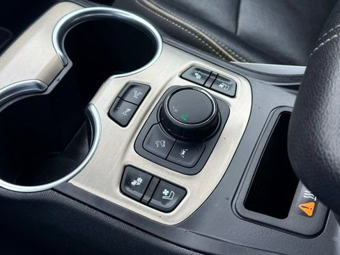 Used 2020 GMC Terrain Denali w/ Denali Premium Package FWD image 17