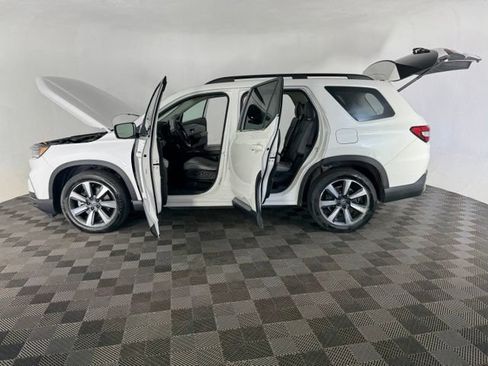 Used 2023 Honda Pilot Elite image 17