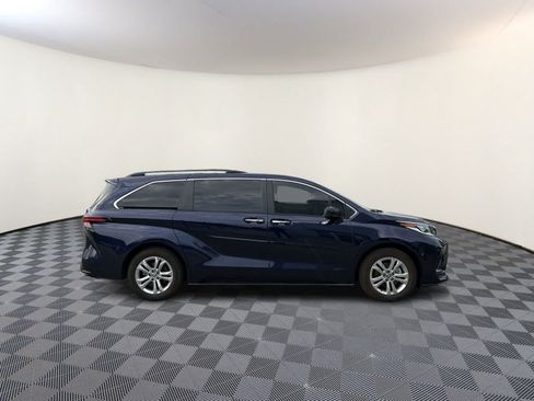 Used 2022 Toyota Sienna XSE w/ XSE Plus Package AWD/4WD image 6