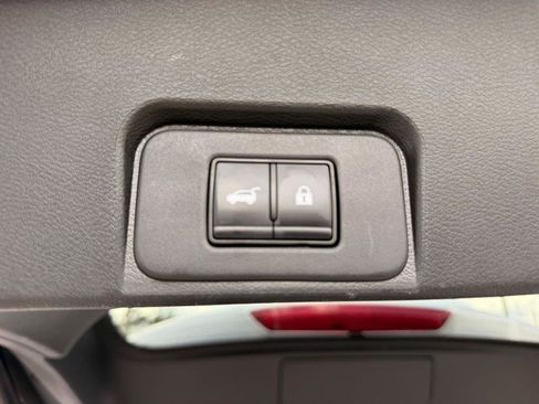 Used 2025 Nissan Rogue SV AWD/4WD image 29