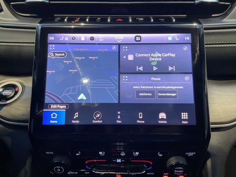 Used 2025 Jeep Grand Cherokee Limited w/ Luxury Tech Group II image 24