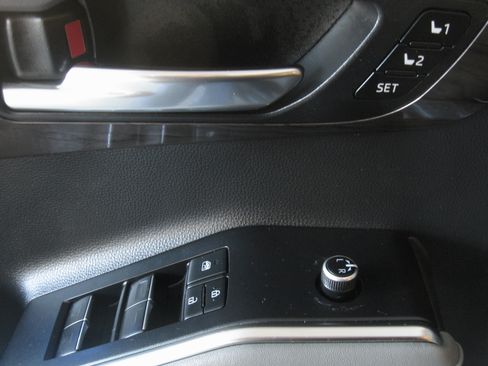 Used 2020 Toyota Highlander Platinum image 14