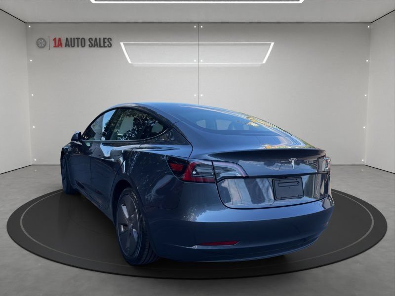 Used 2023 Tesla Model 3 Standard Range RWD image 3