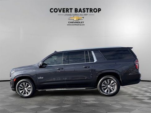 Certified 2022 Chevrolet Suburban LT w/ Luxury Package image 4