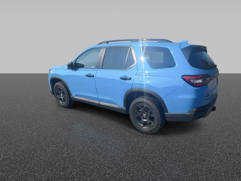 Certified 2025 Honda Pilot TrailSport image 7