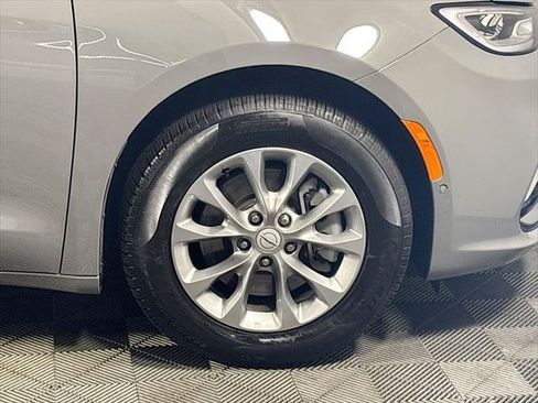 Certified 2025 Chrysler Pacifica Select AWD/4WD image 22