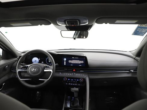 Used 2025 Hyundai Elantra SEL image 13