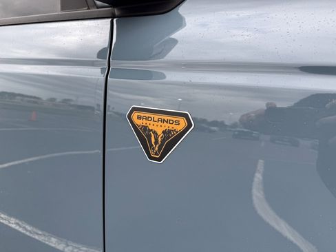 Used 2021 Ford Bronco Badlands image 9