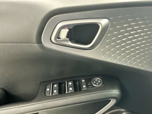 Certified 2023 Kia Soul S FWD image 11