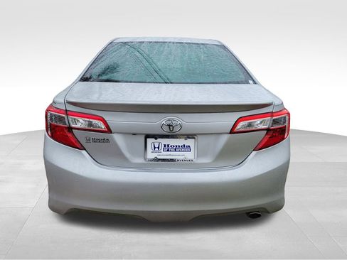 Used 2014 Toyota Camry SE image 8