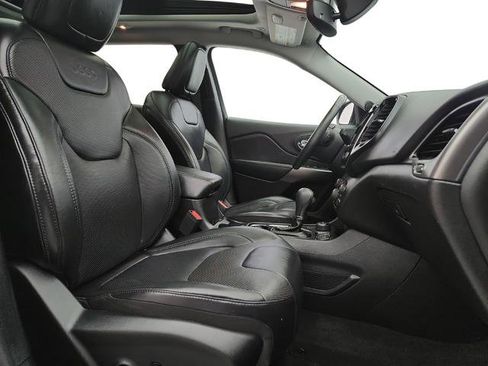 Used 2019 Jeep Cherokee Limited image 32