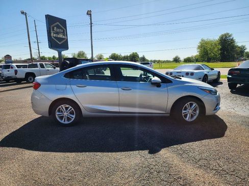 Used 2017 Chevrolet Cruze LT FWD image 5