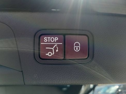 Used 2018 Mercedes-Benz GLC 300 4MATIC image 9