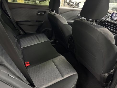 Used 2023 Nissan Rogue SV image 11